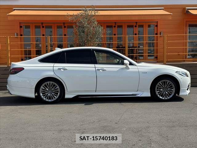 Toyota CROWN SEDAN 2018-09 5863802-11