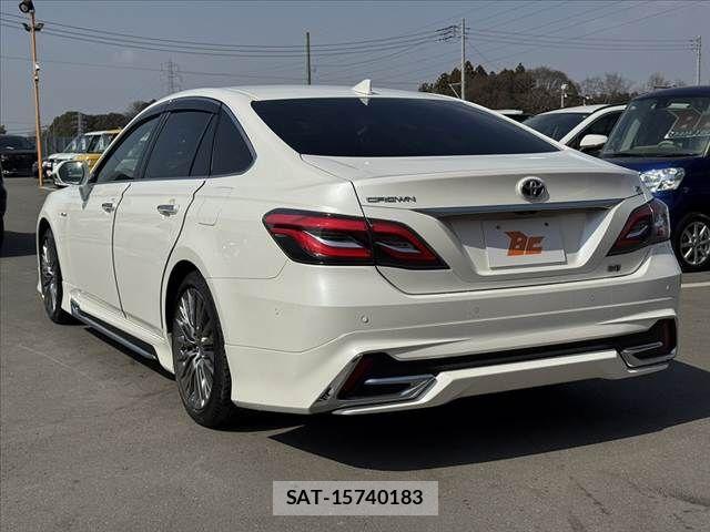 Toyota CROWN SEDAN 2018-09 5863802-12