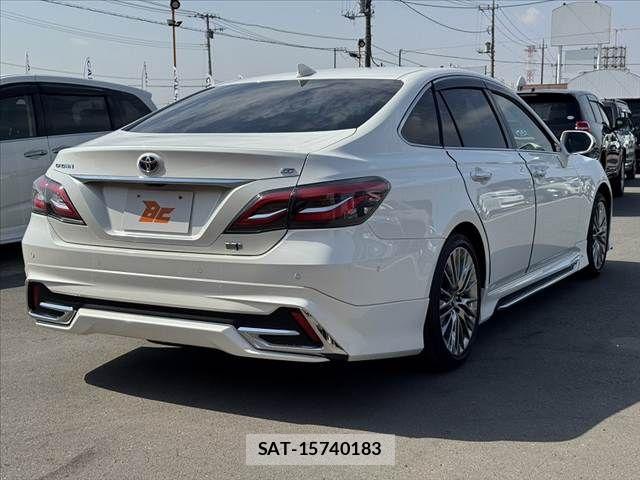 Toyota CROWN SEDAN 2018-09 5863802-14