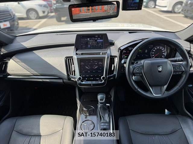 Toyota CROWN SEDAN 2018-09 5863802-1