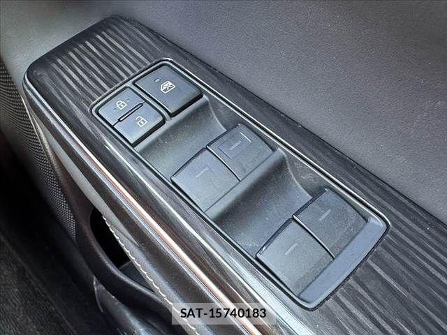 Toyota CROWN SEDAN 2018-09 5863802-24