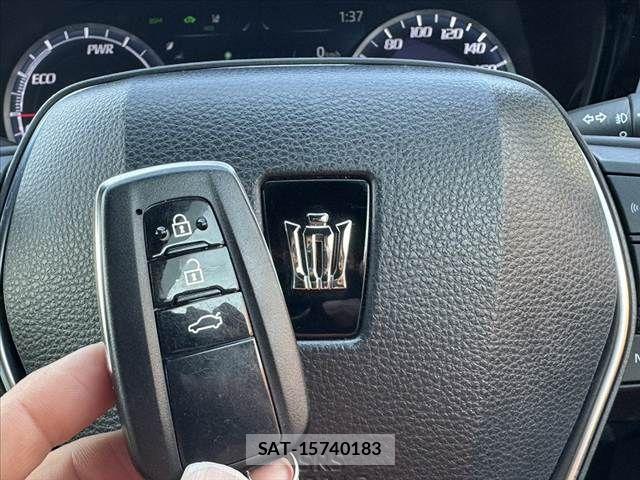Toyota CROWN SEDAN 2018-09 5863802-6