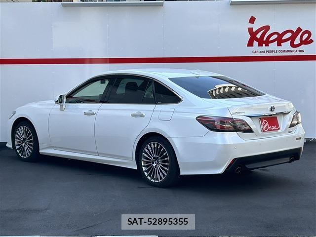 Toyota CROWN SEDAN 2021-09 5863821-2