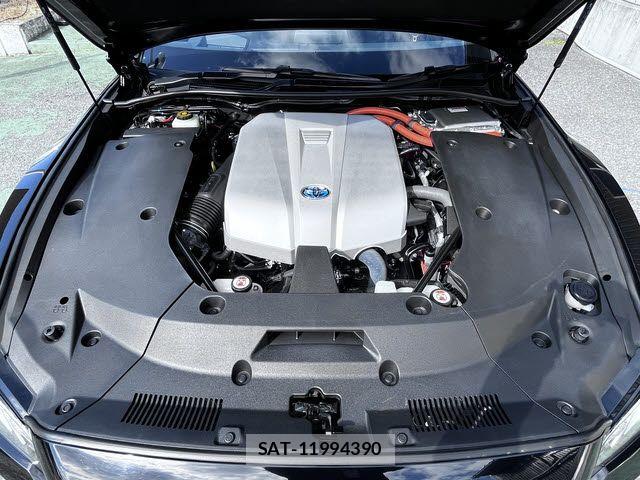 Toyota CROWN SEDAN 2019-02 5863862-27