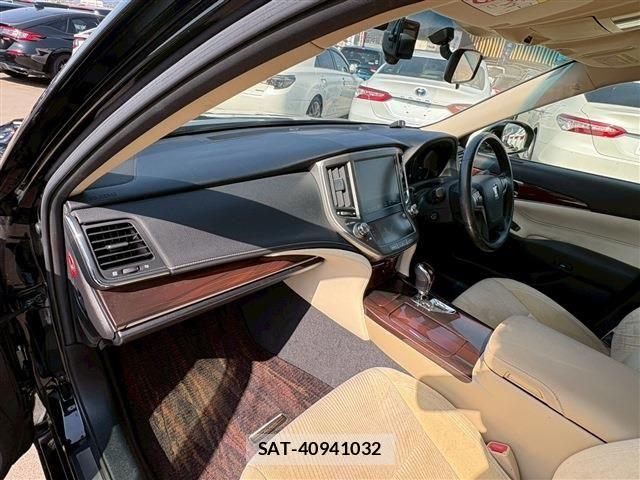 Toyota CROWN SEDAN 2015-07 5863945-12