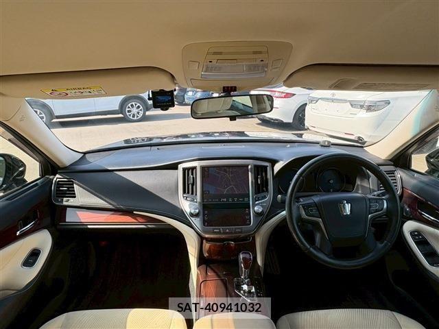 Toyota CROWN SEDAN 2015-07 5863945-15