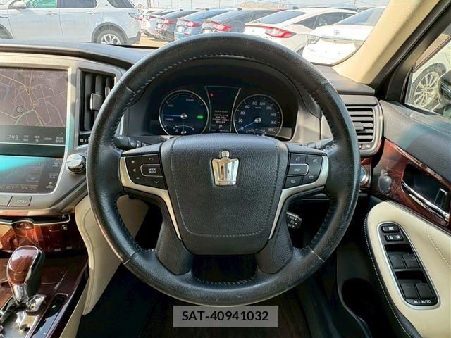 Toyota CROWN SEDAN 2015-07 5863945-17