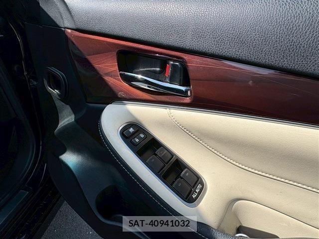 Toyota CROWN SEDAN 2015-07 5863945-22