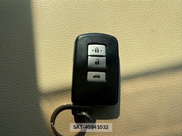 Toyota CROWN SEDAN 2015-07 5863945-28