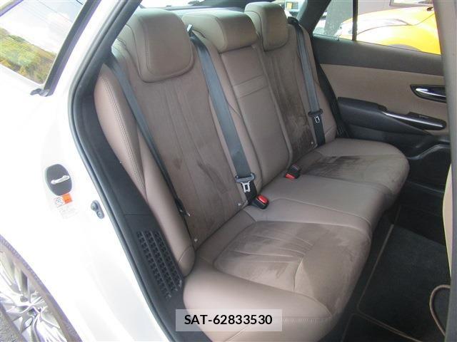 Toyota CROWN SEDAN 2021-09 6010756-12