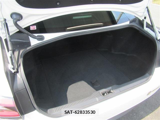 Toyota CROWN SEDAN 2021-09 6010756-13