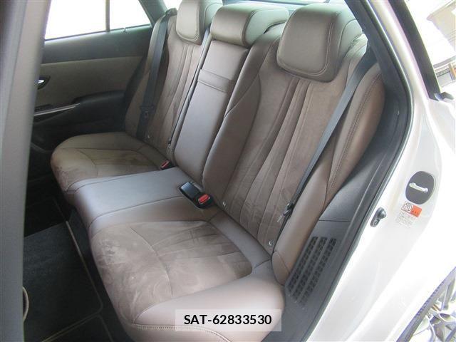 Toyota CROWN SEDAN 2021-09 6010756-14