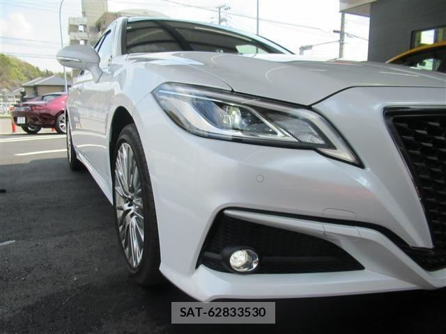 Toyota CROWN SEDAN 2021-09 6010756-16