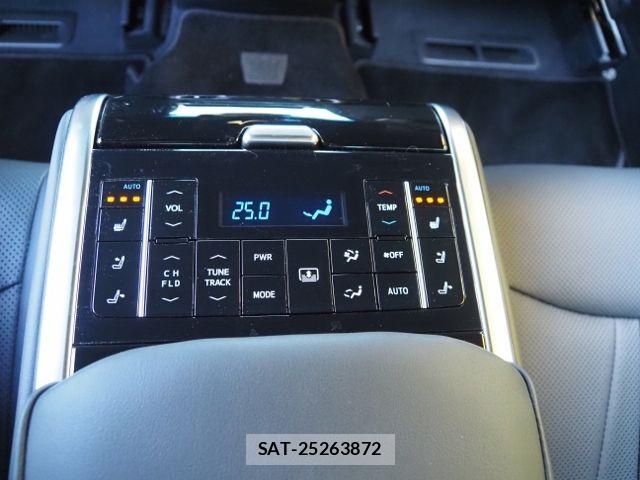 Toyota CROWN SEDAN 2021-03 6010737-13