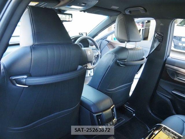 Toyota CROWN SEDAN 2021-03 6010737-14