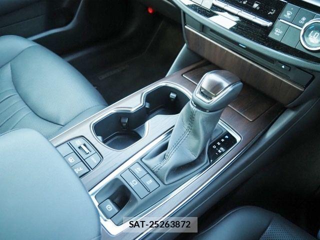Toyota CROWN SEDAN 2021-03 6010737-28