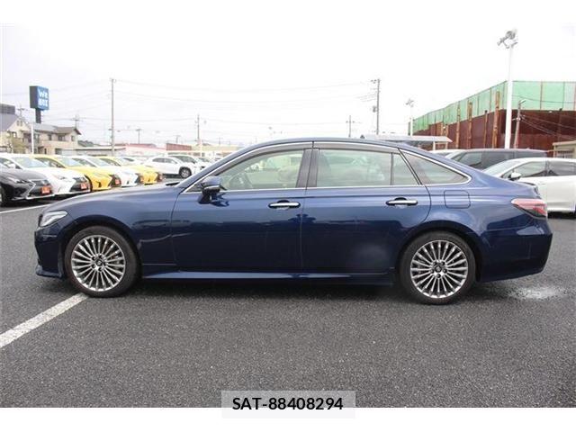 Toyota CROWN SEDAN 2021-03 6010787-10