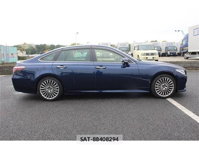 Toyota CROWN SEDAN 2021-03 6010787-14