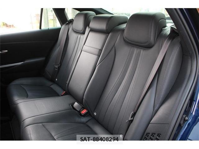Toyota CROWN SEDAN 2021-03 6010787-23
