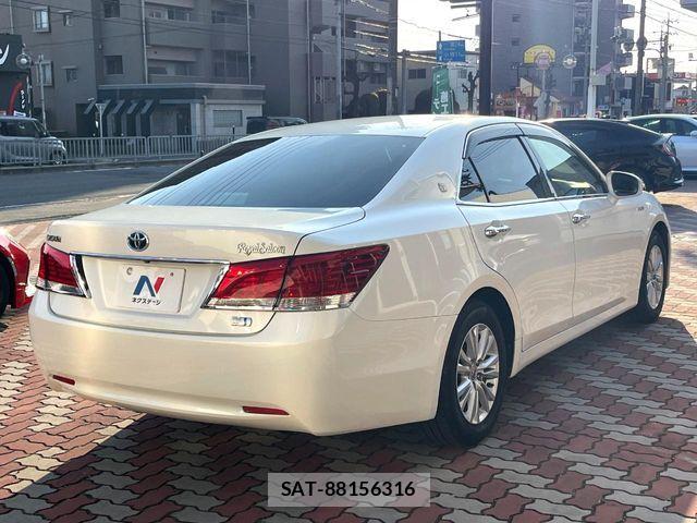 Toyota CROWN SEDAN 2013-05 6010861-16