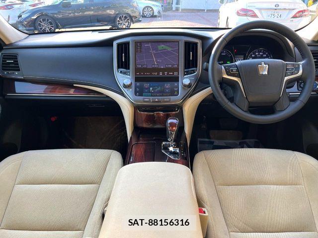 Toyota CROWN SEDAN 2013-05 6010861-1