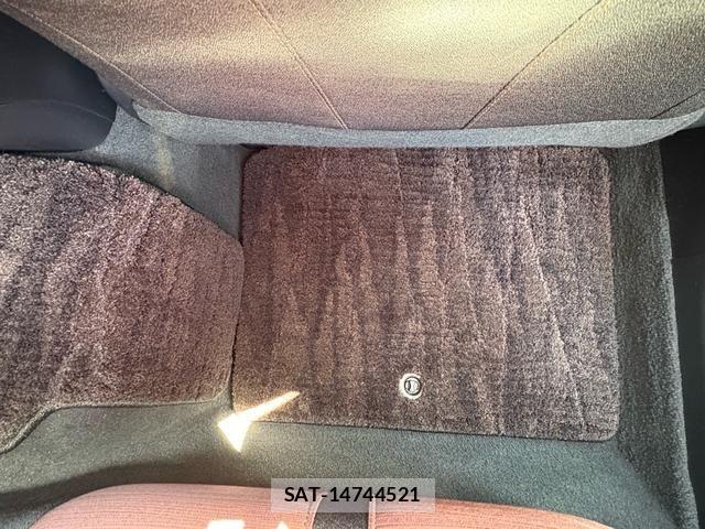 Toyota CROWN SEDAN 2014-01 6010815-12