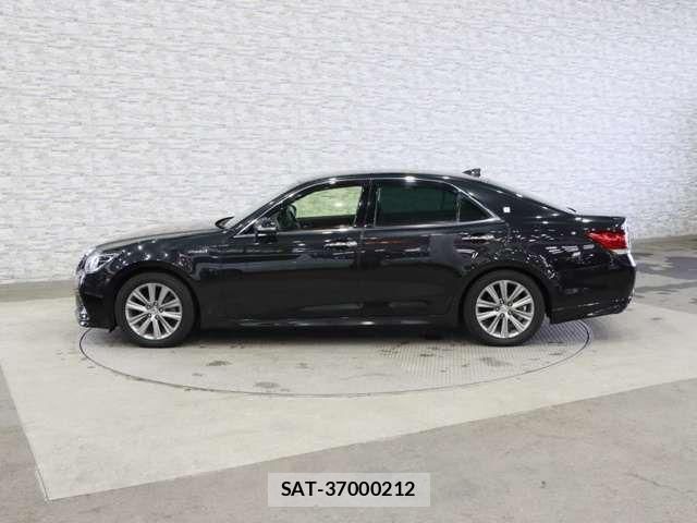 Toyota CROWN SEDAN 2017-02 6073211-11