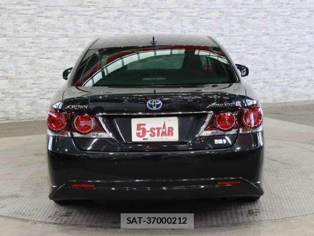 Toyota CROWN SEDAN 2017-02 6073211-13