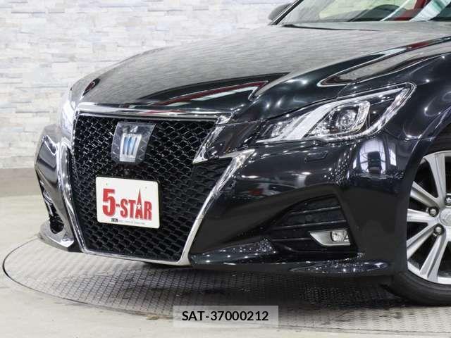 Toyota CROWN SEDAN 2017-02 6073211-16