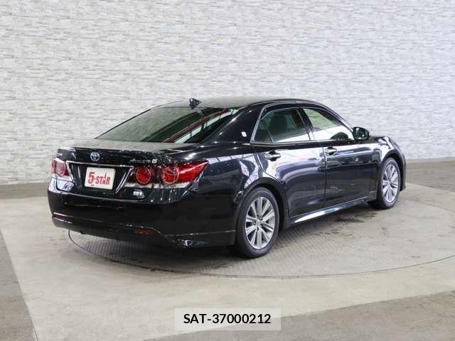 Toyota CROWN SEDAN 2017-02 6073211-17