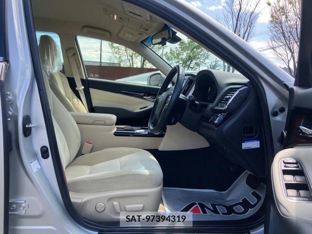 Toyota CROWN SEDAN 2018-02 6213004-9
