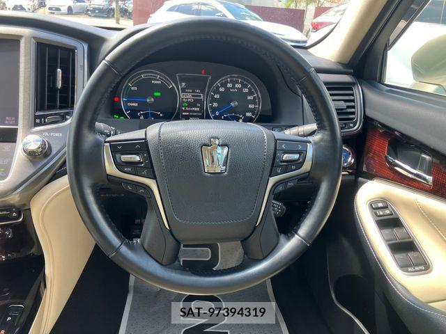 Toyota CROWN SEDAN 2018-02 6213004-12