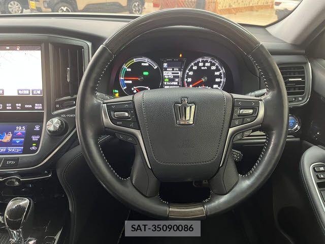 Toyota CROWN SEDAN 2018-03 6212999-13