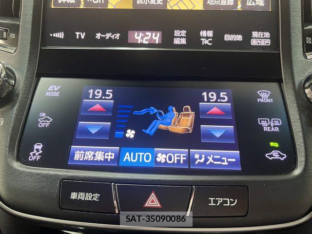Toyota CROWN SEDAN 2018-03 6212999-14