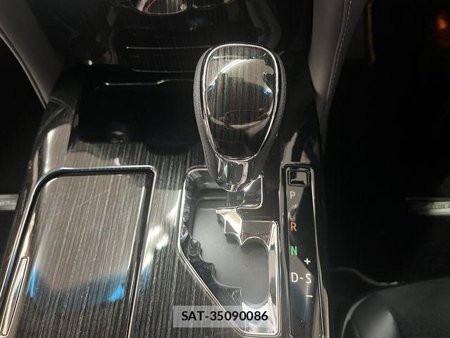 Toyota CROWN SEDAN 2018-03 6212999-19