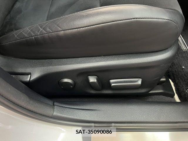 Toyota CROWN SEDAN 2018-03 6212999-22