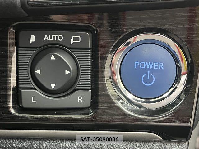 Toyota CROWN SEDAN 2018-03 6212999-23