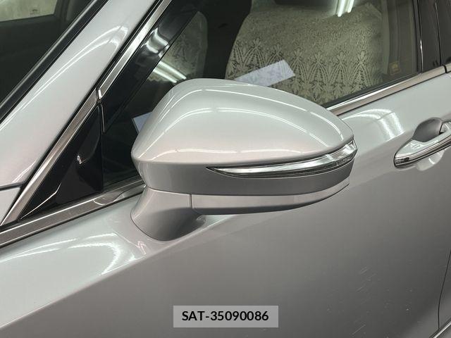 Toyota CROWN SEDAN 2018-03 6212999-24