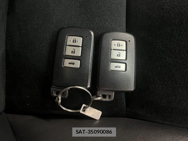 Toyota CROWN SEDAN 2018-03 6212999-25