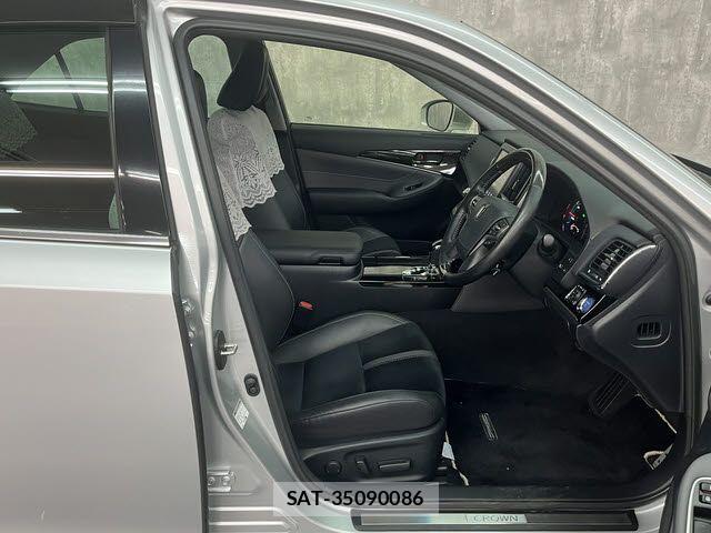 Toyota CROWN SEDAN 2018-03 6212999-3