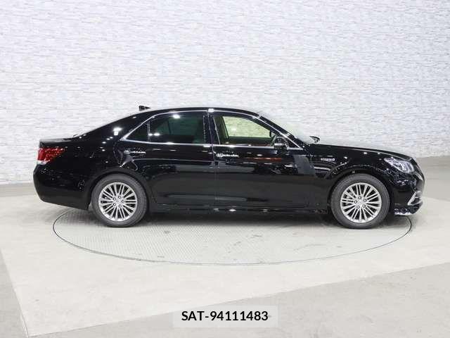 Toyota CROWN SEDAN 2017-06 6213000-8