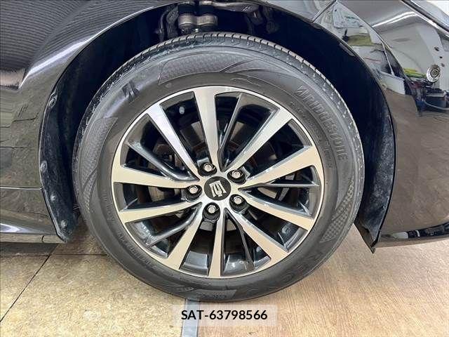 Toyota CROWN SEDAN 2018-08 6213025-12
