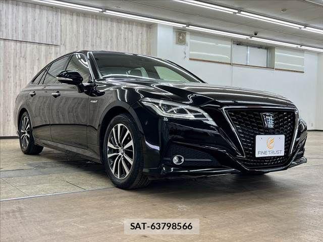 Toyota CROWN SEDAN 2018-08 6213025-14