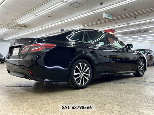 Toyota CROWN SEDAN 2018-08 6213025-17
