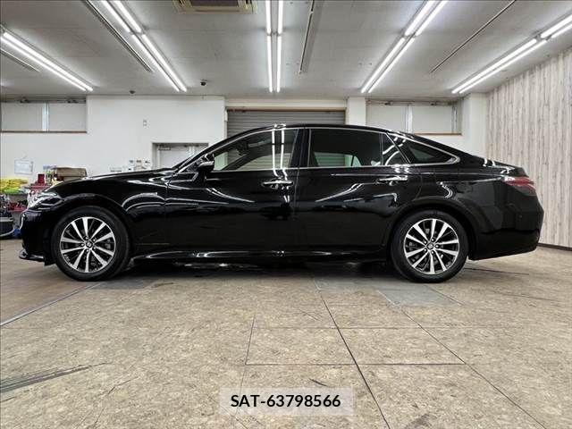 Toyota CROWN SEDAN 2018-08 6213025-19