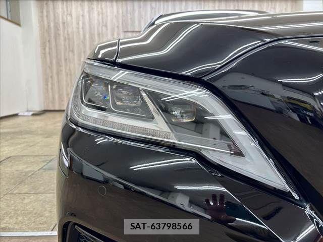 Toyota CROWN SEDAN 2018-08 6213025-22