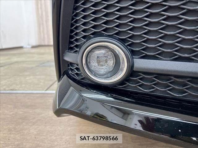 Toyota CROWN SEDAN 2018-08 6213025-23