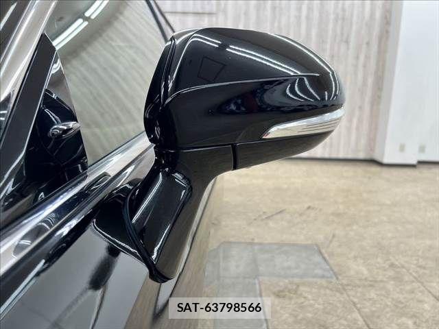 Toyota CROWN SEDAN 2018-08 6213025-24