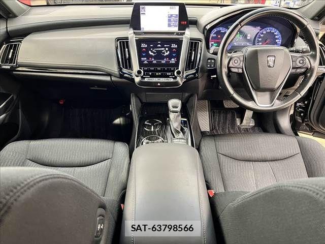 Toyota CROWN SEDAN 2018-08 6213025-2