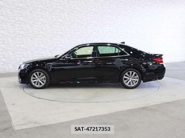 Toyota CROWN SEDAN 2017-06 6243057-11